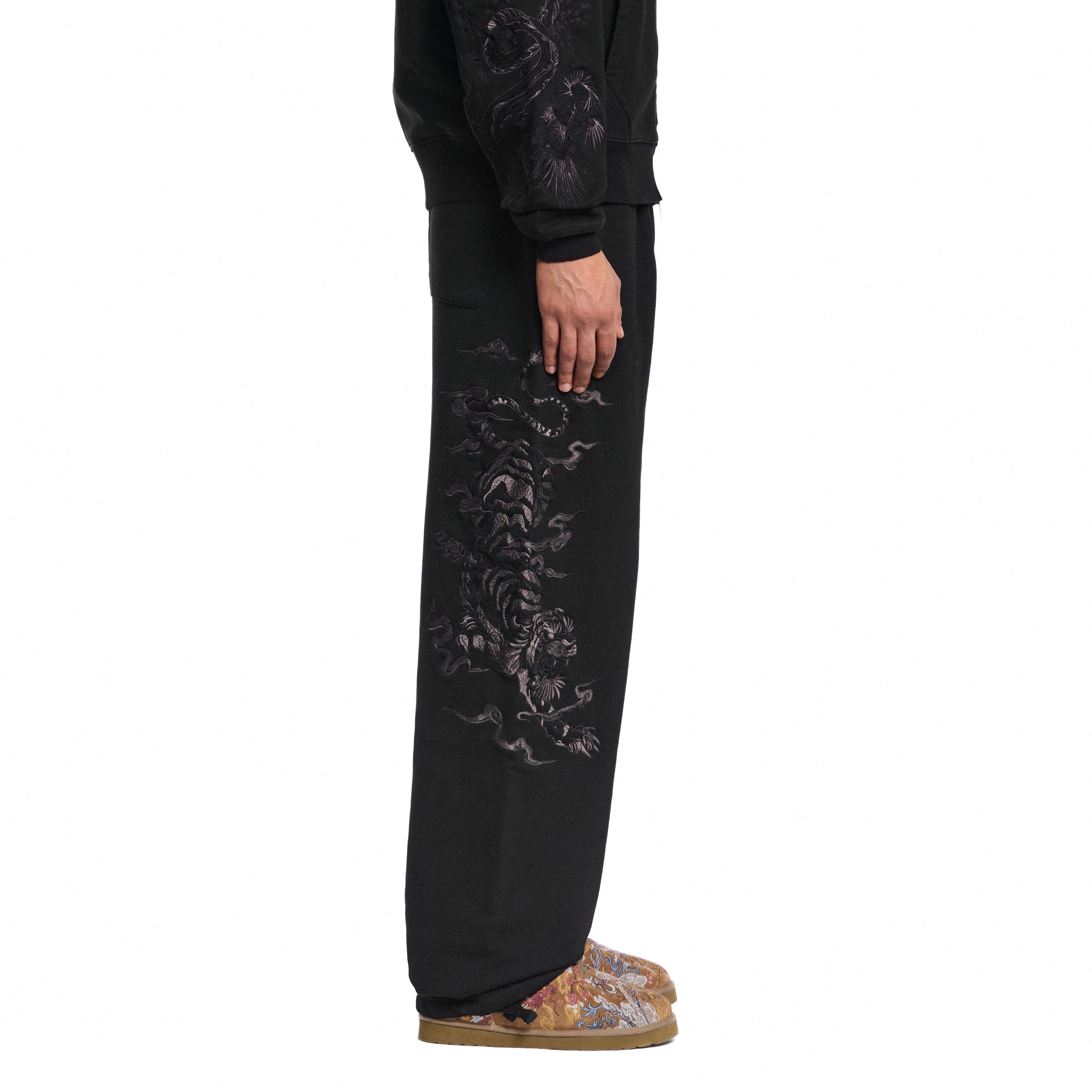 Derschutze "yakuza v3" Sweatpants black 01